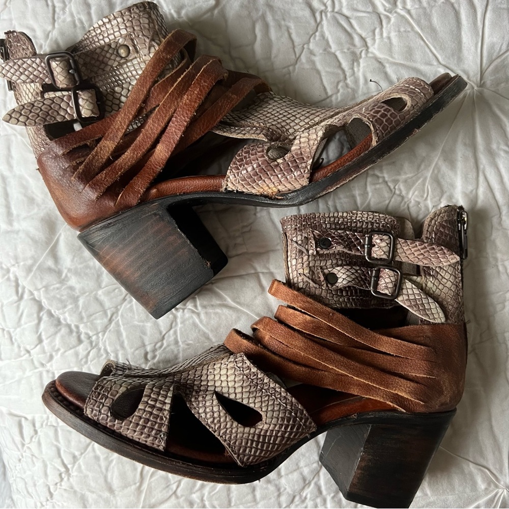 Freebird Nest sandals Size 7